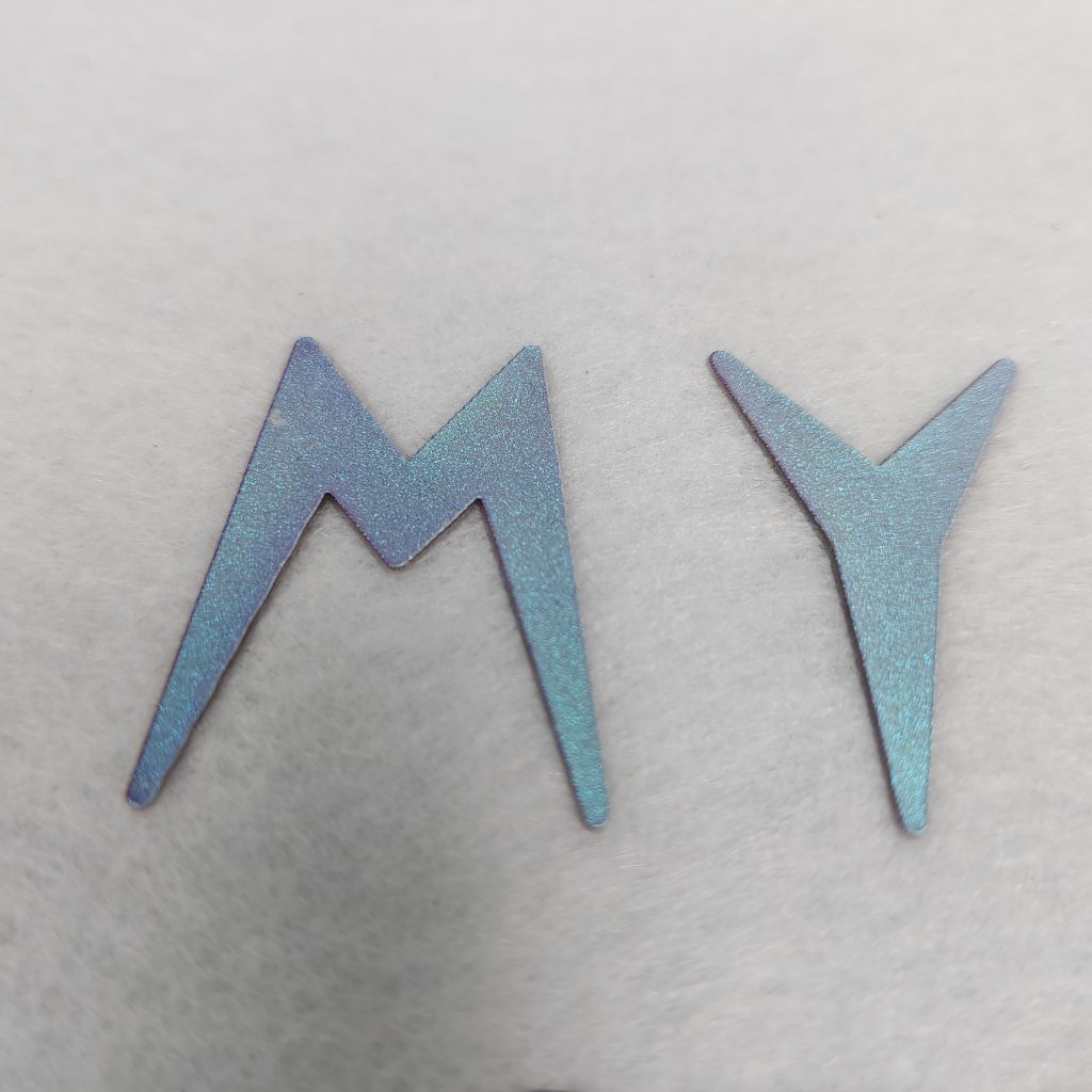 Metallic-iridescent-luster-on-the-surface-11