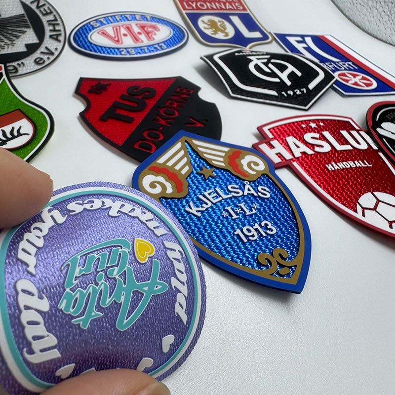 Silicone Labels Screen Printing on Tatami Fabric Silicone Labels Screen Printing on Tatami Fabric